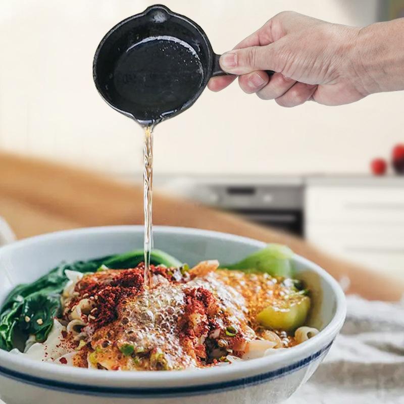Thickened Cast Iron Mini Egg Frying Pan 8/10cm Double Drip-Spouts Mini Cooking Pot Uncoated Wooden Handle Non Stick Frying Pan