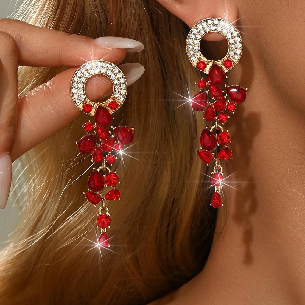 High-End Fashion Leaf Tassel Earrings - Elegant Design and Unique Style