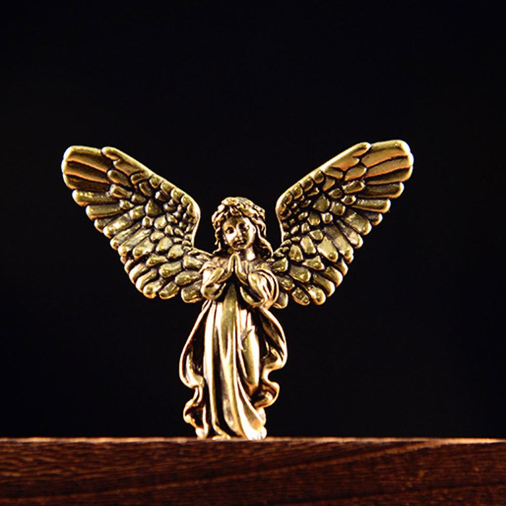 Vynikající mosazná soška anděla dodává každému prostoru nádech sofistikovanosti svými složitými detaily. Mosazná ozdoba