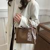 Women's Retro Korean-Style Leather Commuting Shoulder Bag with Detachable Strap & Magnetic Closure