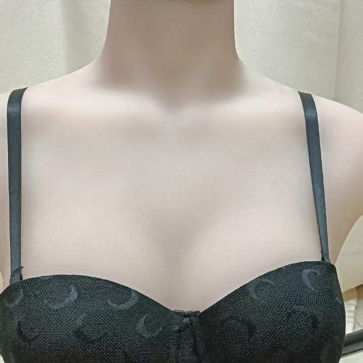 

Small vest with chest pad, moon lace tube top inside and outside, beautiful back, chest wrap, shoulder strap, bra, underwear without shoulder strap. 40 білий