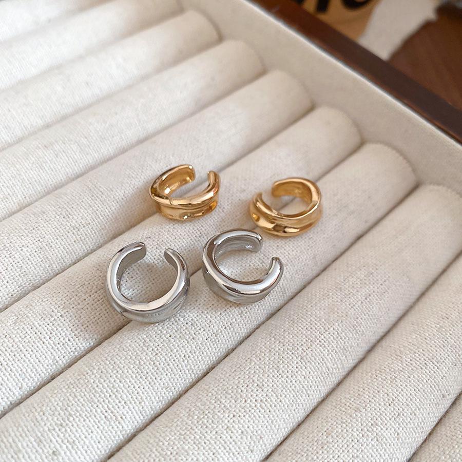 Metallic Round No-Piercing Ear Cuff: Simple, Fashionable, Light Luxury Earrings for Women