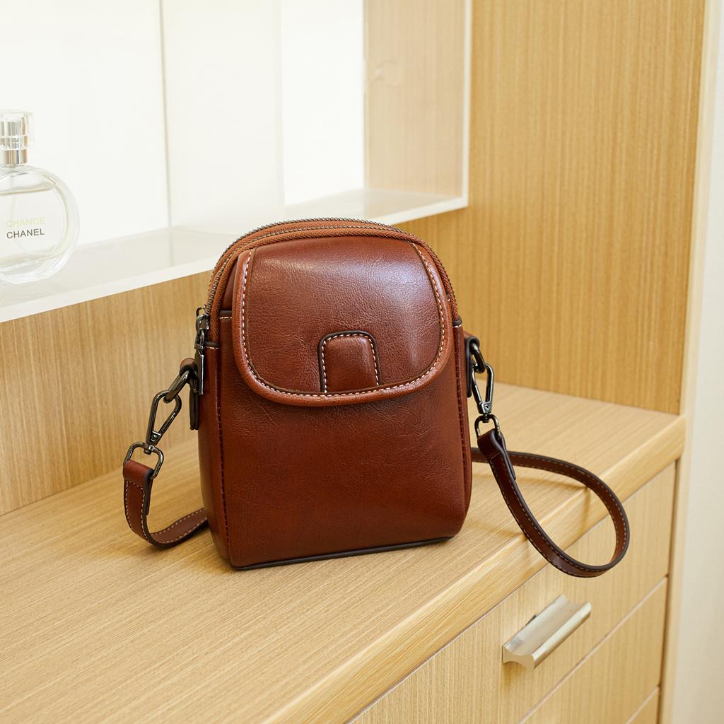 Retro Women's Handbag, Oil Wax Leather Women's Leather Bag, Niche Design Women's Crossbody Bag