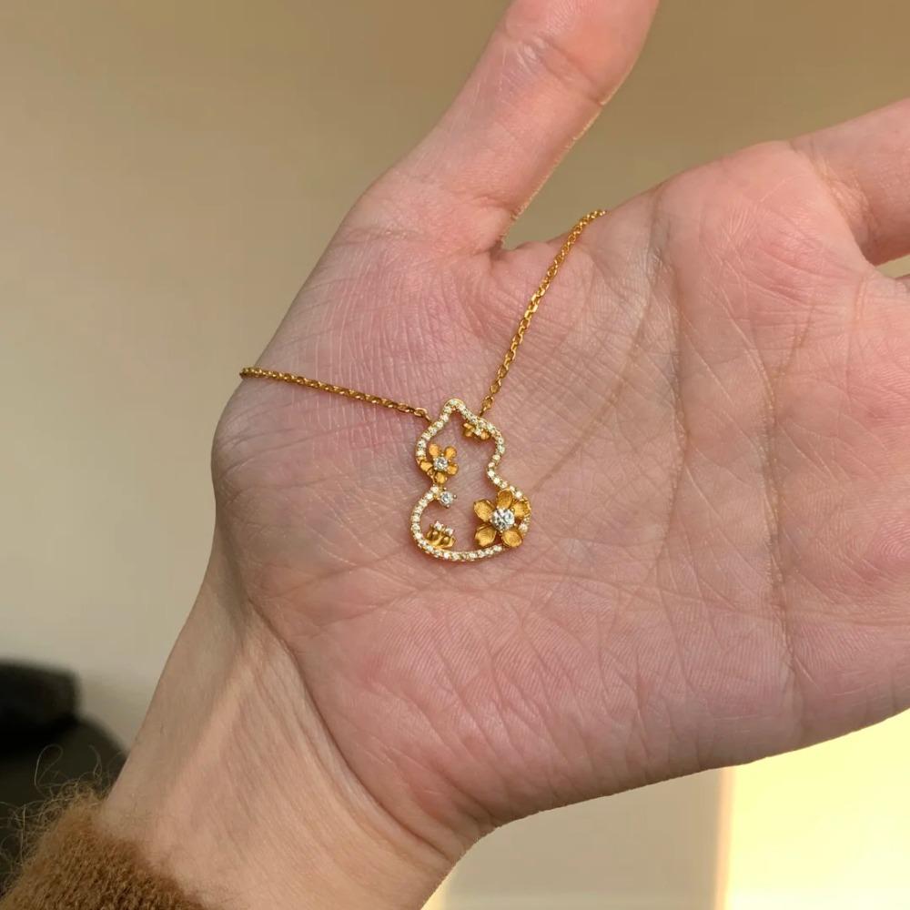 

Chinese Style Gold Brushed Gourd Pendant Fashion Luxury Hollow Full Diamond Flower Necklace for Women