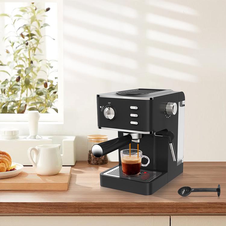 Kompakt halvautomatisk italiensk kaffemaskin med melkeskummer