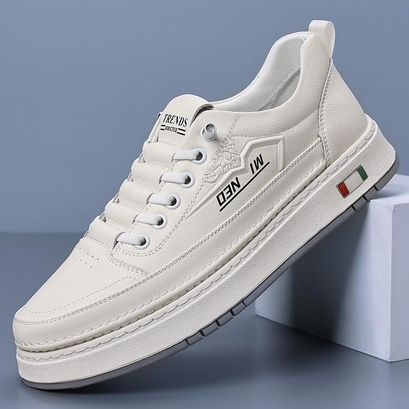 Soft Leather Slip-On Men's Casual Shoes: Trendy Spring/Autumn Design with Comfortable Sole