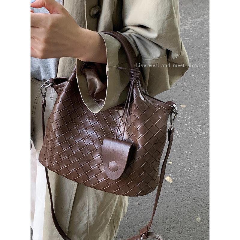 Vintage Niche Commuter Handbag Women's Bag 2025 New Woven Bucket Bag Simple Shoulder Messenger Bag