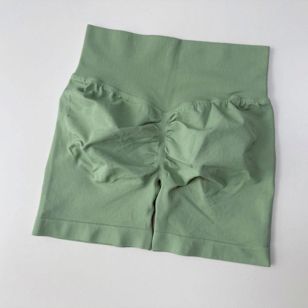 Women's High-Waist Quick-Dry Seamless Yoga Shorts with Peach-Lifting Design