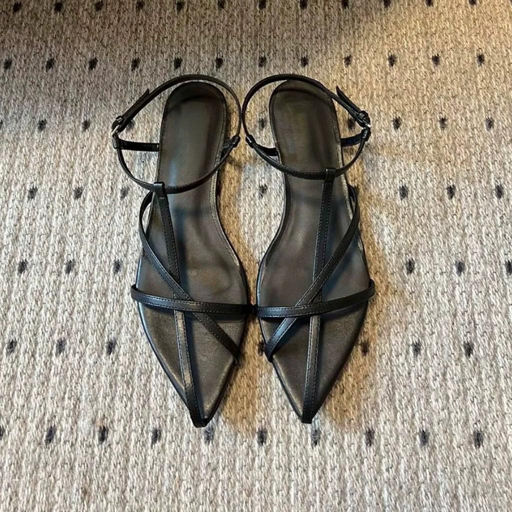 First encounter season 2026 spring and summer niche pointed-toed stiletto sandals cross cross strap open-toed design medium-heeled slippers