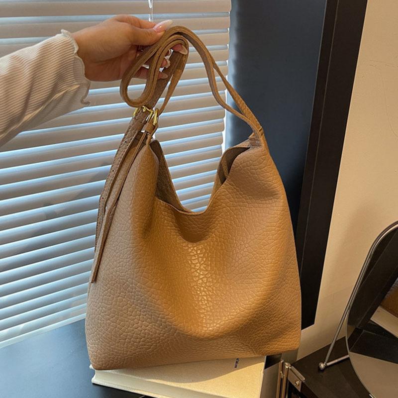 

Bag women s large-capacity new autumn and winter versatile simple shoulder messenger child and mother bag commuter bucket bag хаки