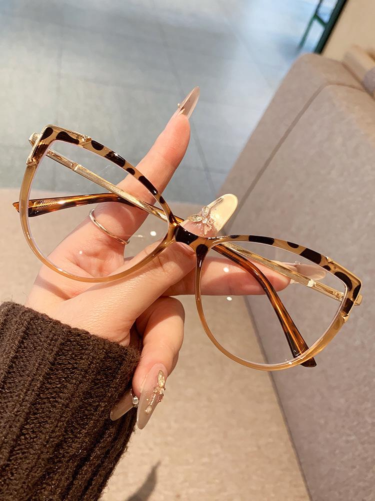 2025 Ultra-Light Cat-Eye Glasses: Natural Look, Versatile for Myopia, Women's Prescription & Non-Prescription Frames