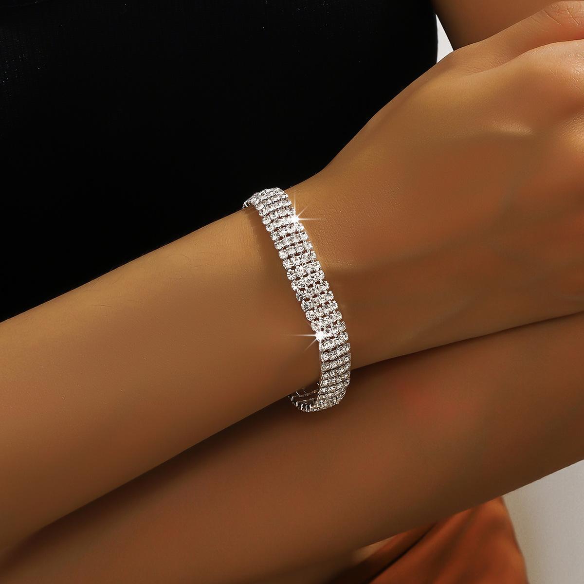 

Full Diamond Necklace Earrings Bracelet Three-Piece Set Premium Clavicle Chain Cold Wind Wedding Ladies Set