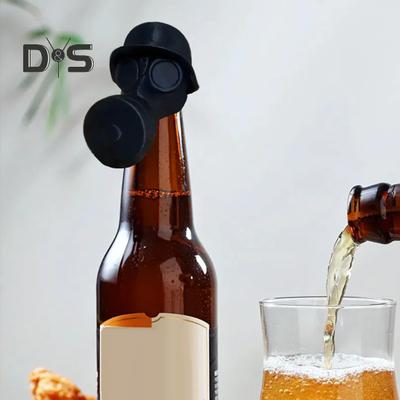 Kreativer Flaschenöffner, Soldatengruß, Bierflaschenhelm, lustiger Party-Flaschenverschluss mit Salutpose, Soldaten-Geschenk für Bierliebhaber