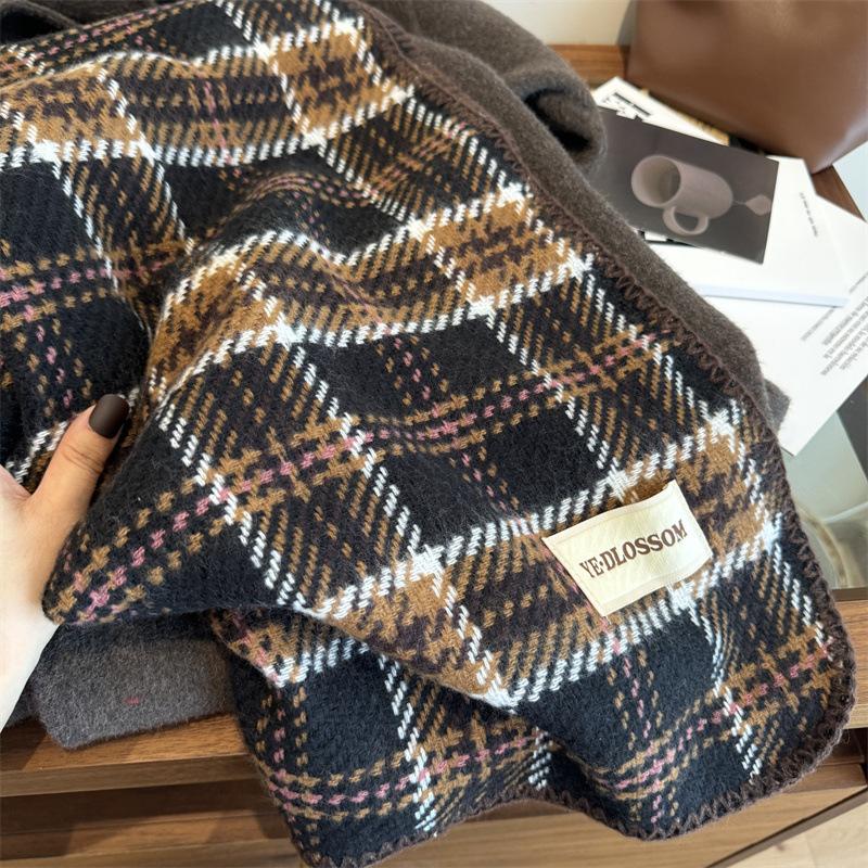 Autumn and winter warm scarf British Christmas plaid red scarf for couples and couples to increase shawl scarf