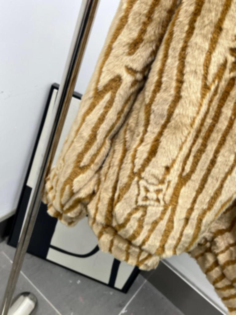 Nanyou Lujia 26ss Ski Series Letter Stripe Faux Fur Hooded Jacket