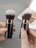 Přenosný zatahovací štětec na pudr, štětec na konturování, mini kompaktní cestovní štětec na make-up, multifunkční sada štětců pro dvojí použití