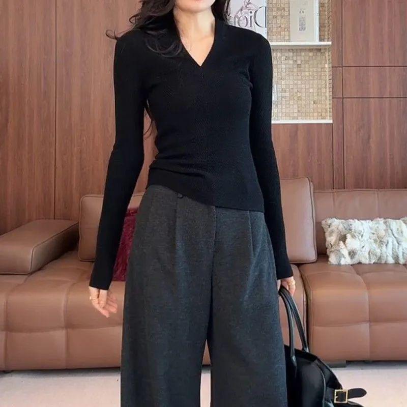 Women's Slim-Fit Fishbone Pattern V-Neck Sweater - Soft & Elegant Knit Base Layer for Spring & Autumn.