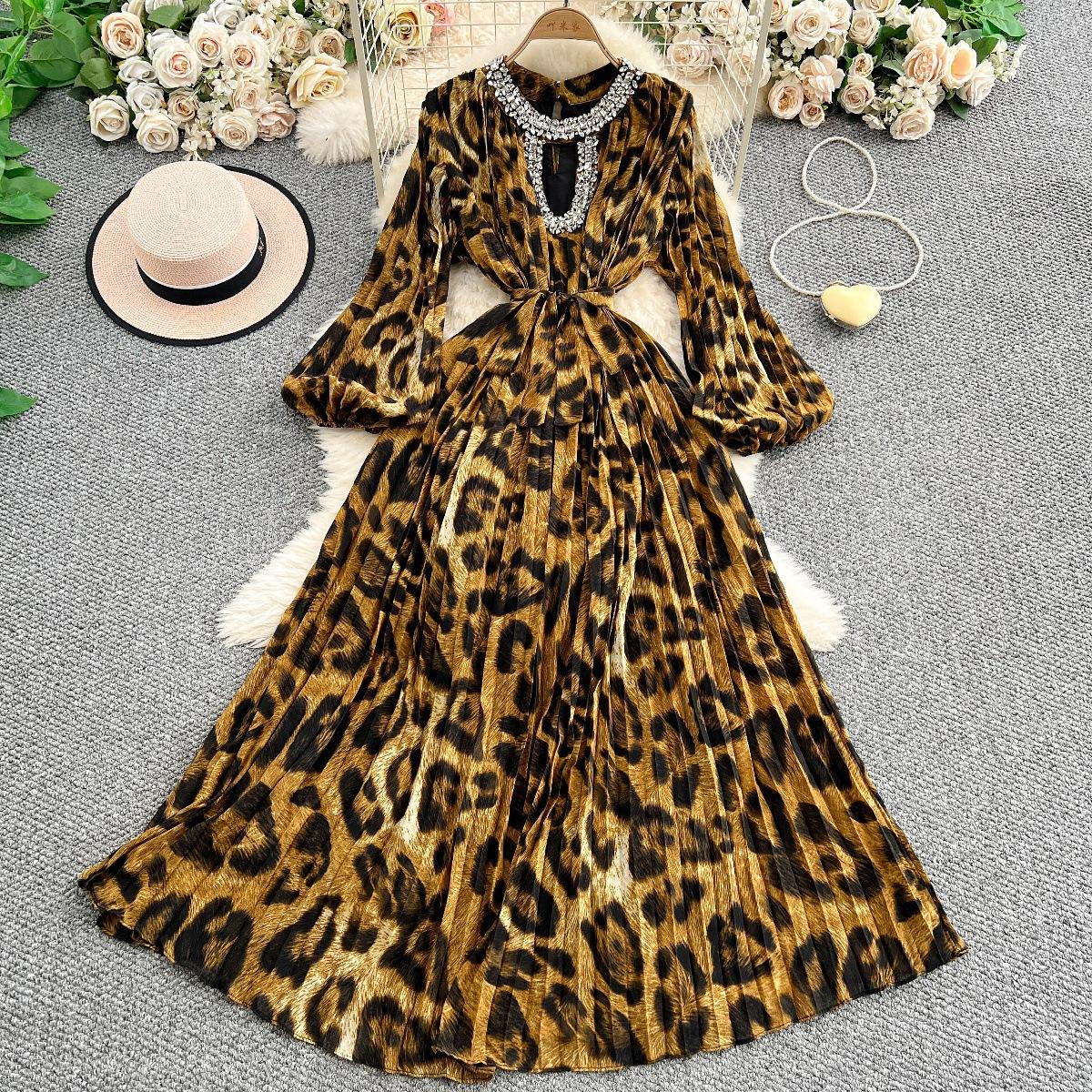 

Elegant Diamond-encrusted Round Neck Lantern Sleeve Dress Women s Summer Fall Leopard Print Waist Thin Big Swing Dress one size коричневий