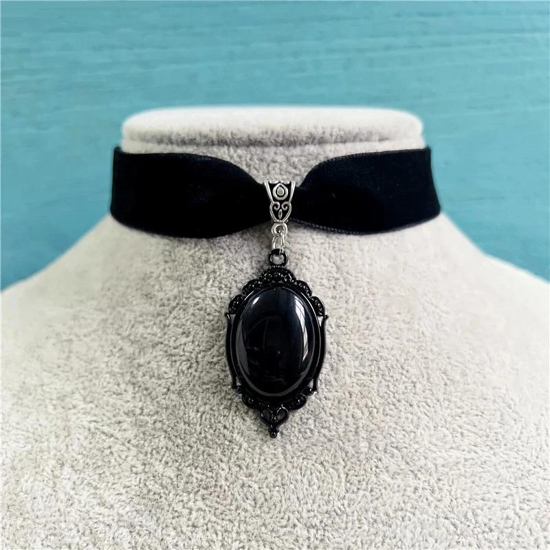 Handmade Velvet Vintage Necklace, Gothic Dark Jewelry, Niche Design, High-End Clavicle Chain Accessory