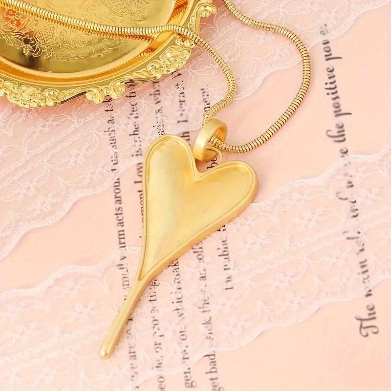 Lady Irregular Heart-shaped Pendant Necklace - Retro Women's Jewelry