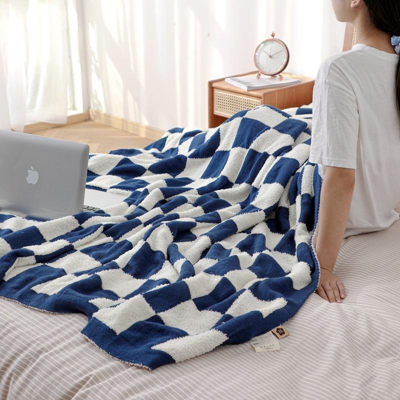 Nordic Single-Sided Velvet Checkerboard Blanket Comfortable Office Sofa Throw Blanket For Napping Shawl Cushion For Four Seasons 70x100cm