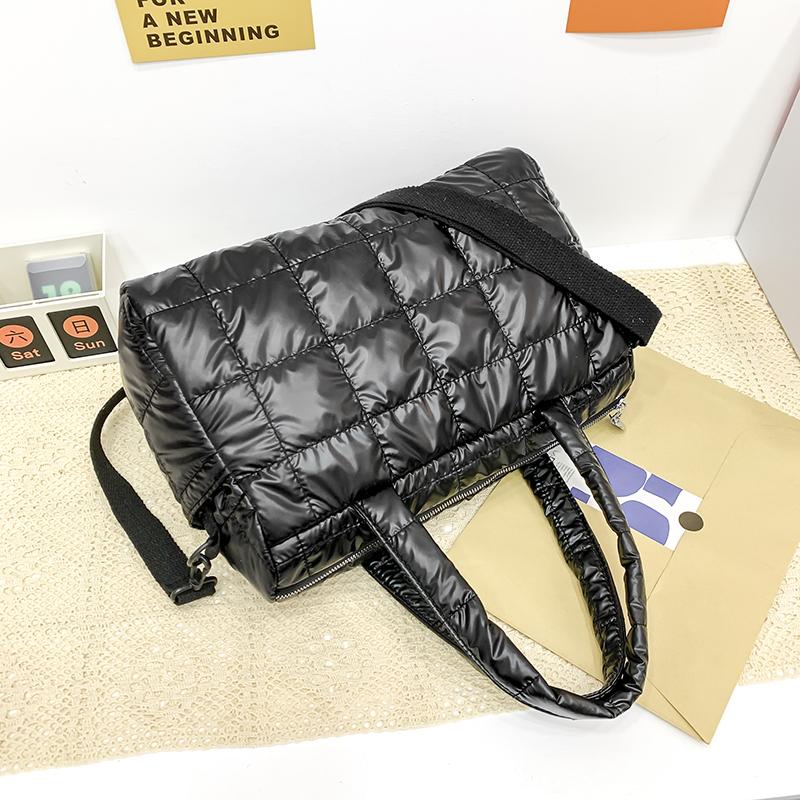 Fashionable Women's Tote Bag, Female Large Capacity Padded Shoulder Bag, Quilted Checkered Handbag, Down Messenger Bag