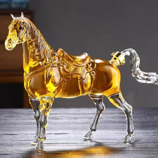 Karafka na Whiskey z Motywem Konia Ręcznie Robiona z Wysokoborosilikowego Szkła Dystrybutor Alkoholu Tematyka Dzikiego Zachodu Pudełko na Prezent z Alkoholem dla Mężczyzn Dzień Ojca Urodziny
