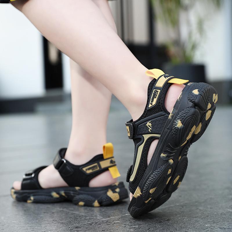 Casual boys lightweight beach sandals boys soft sole primary school students high heels medium and large waterproof new models