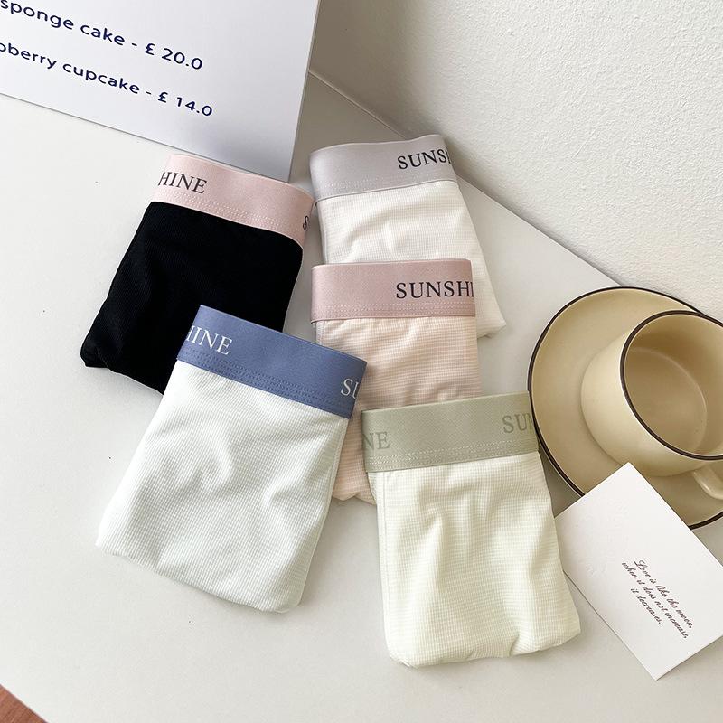 Men's New Summer Light Ice Silk Breathable Comfortable Hip Flat Angle Briefs