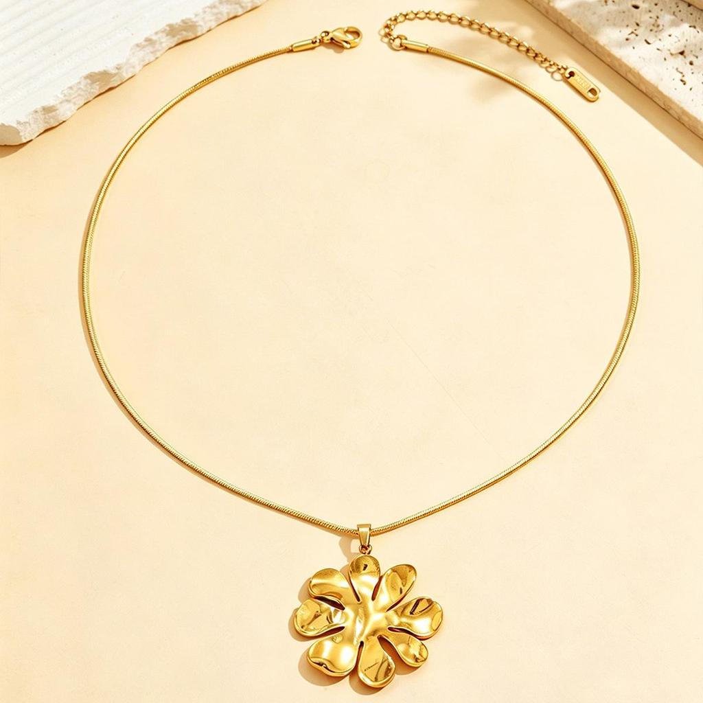 18K Gold Stainless Steel Floral Pendant Necklace for Women