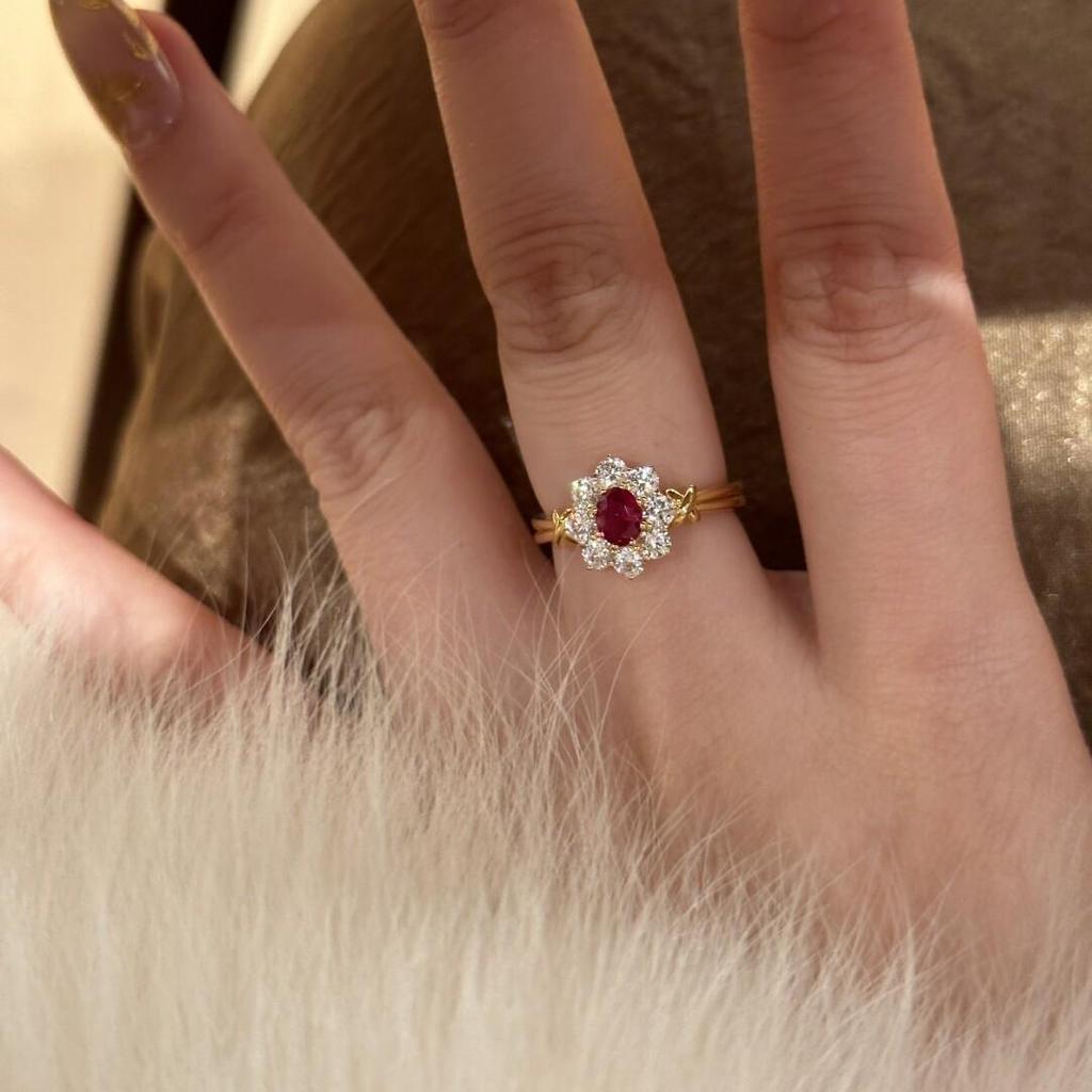 Anello Margherita Vintage con Rubini e Diamanti - Gioiello Statement di Lusso Leggero Usato per Donna