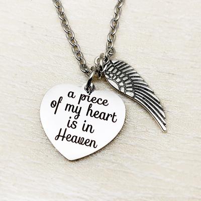 My Heart is in Heaven Náhrdelník Angel Wing Heart Přívěsek Pamětní šperk pro muže a ženy