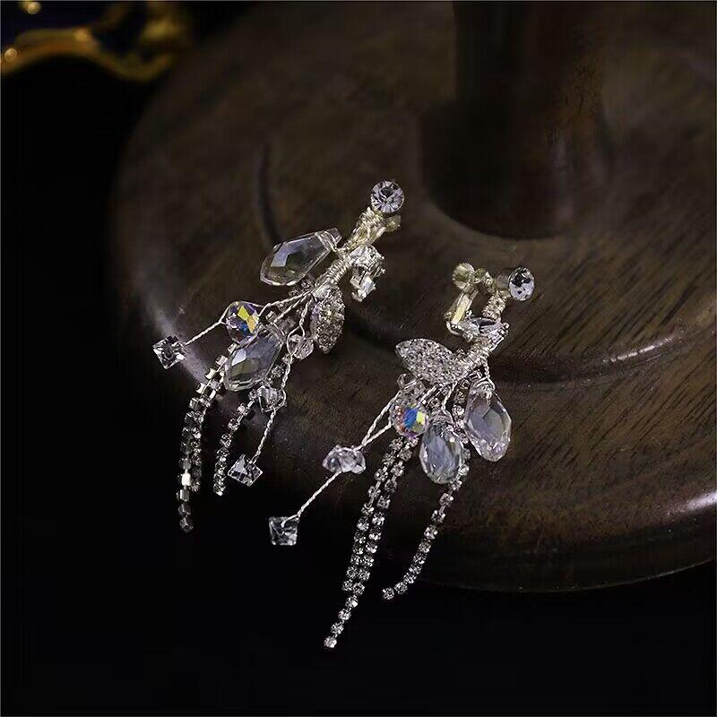 

Alloy diamond-encrusted leaves, flower fringed earrings, light luxury, niche design, fashionable ear clips, temperament, high-end earrings, women