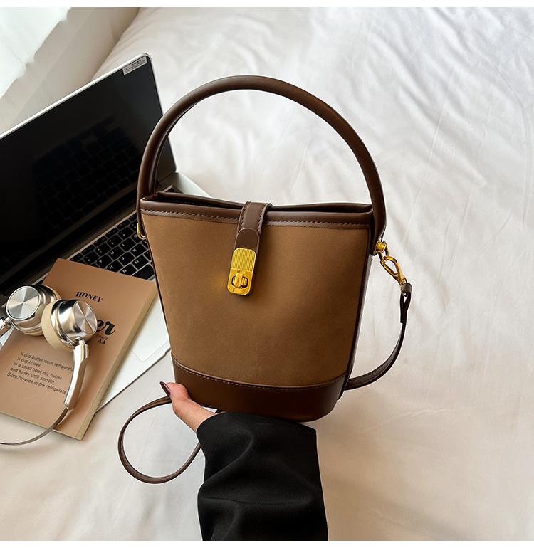 

Высококачественная модная сумка-ведро женская 2025 новая ретро простая сумка-ведро нишевый дизайн плечевая сумка-мессенджер