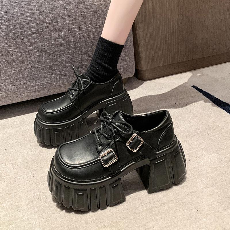 

Туфли на танкетке из мелкой кожи женские весенние новые лакированные на толстом каблуке платформе одинарные туфли европейские товары увеличивающие рост маленькие туфли-маффины 40