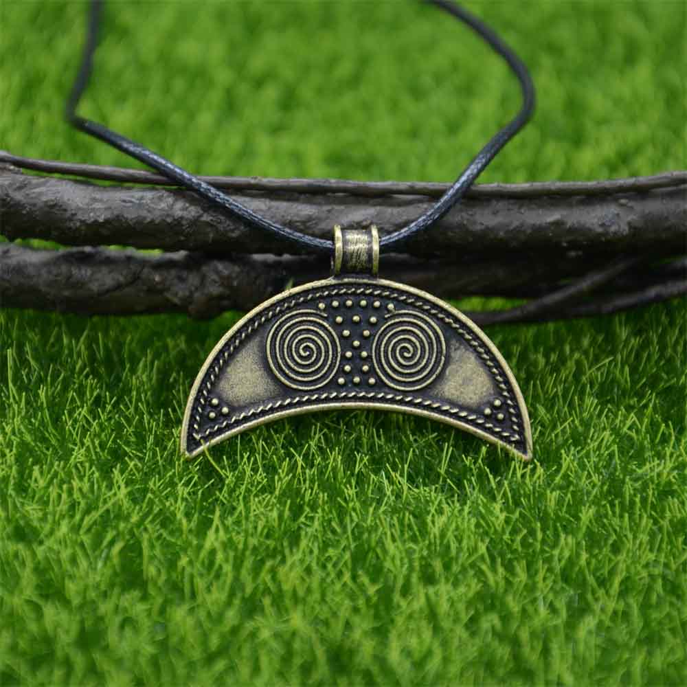 Nostalgia Slavic Pendant Lunula Symbol Crescent Moon Necklace Good Luck Charm for Women Men