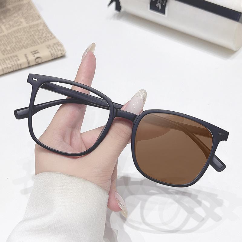 New Style Anti-Blue Light Photochromic Square Eyeglasses with Trendy Frame