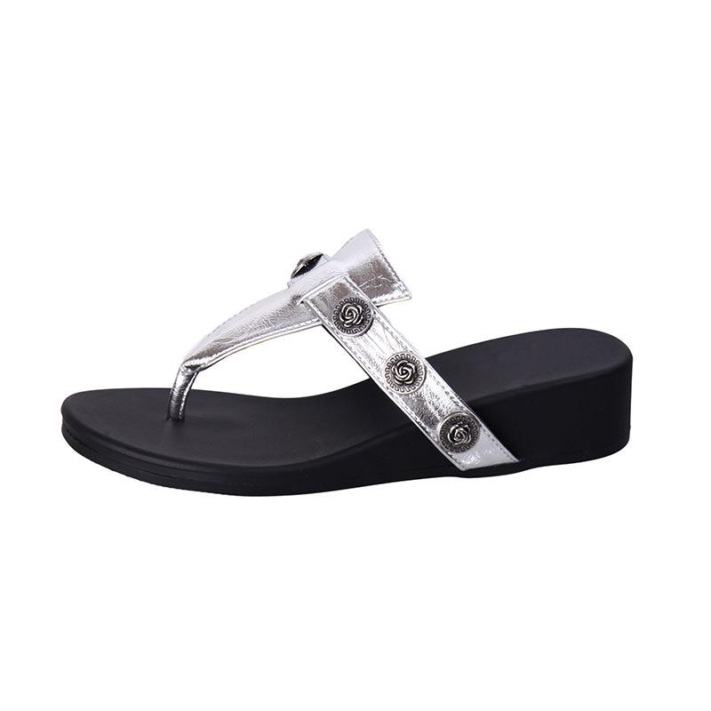 Pinch-in flip-flops shoes women's summer wear 2025 new Korean version fashion versatile flat-bottomed cool slippers beach shoes sandals