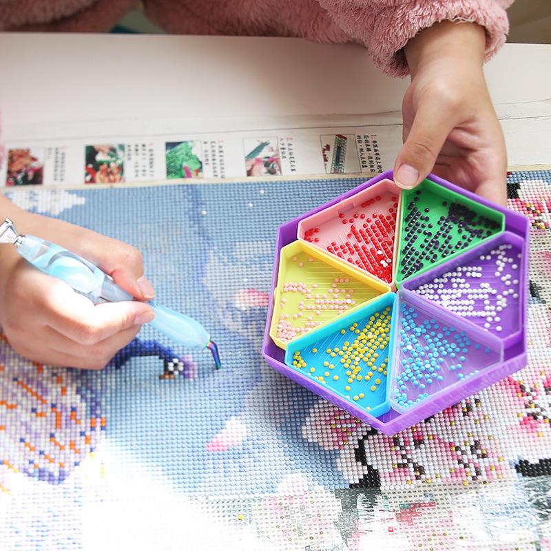 Complete 5D Diamond Painting Tool Kit with 4 Pens 6 Tips 28-Grid Storage Box Sorting Trays Wax and Full Accessories for Art Crafts