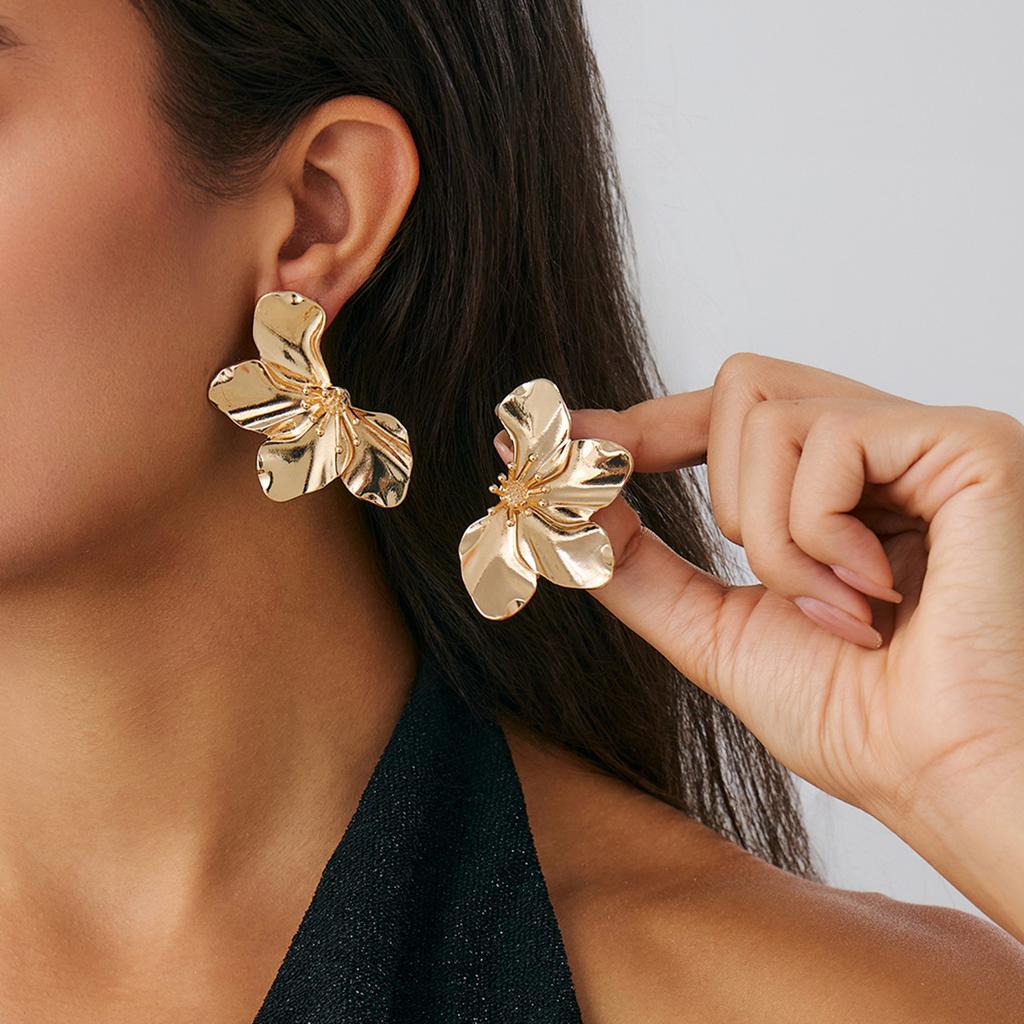 Design Metal Pleated Lace Love Earrings Geometric Irregular Petal Earrings