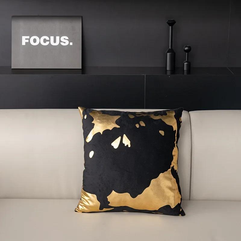 2pcs 45*45cm Nordic Luxury Hot Stamping Pillowcases Gold Patterned Short Plush Pillowslip White and Black Square Pillow Cover