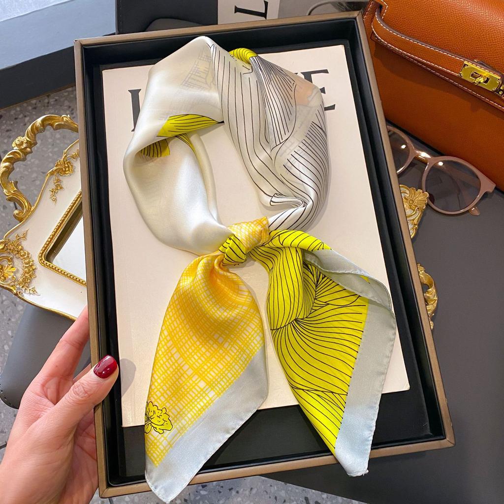 Silk scarf women's neck new scarf with coat 70 small square scarf scarf mother high-end scarf