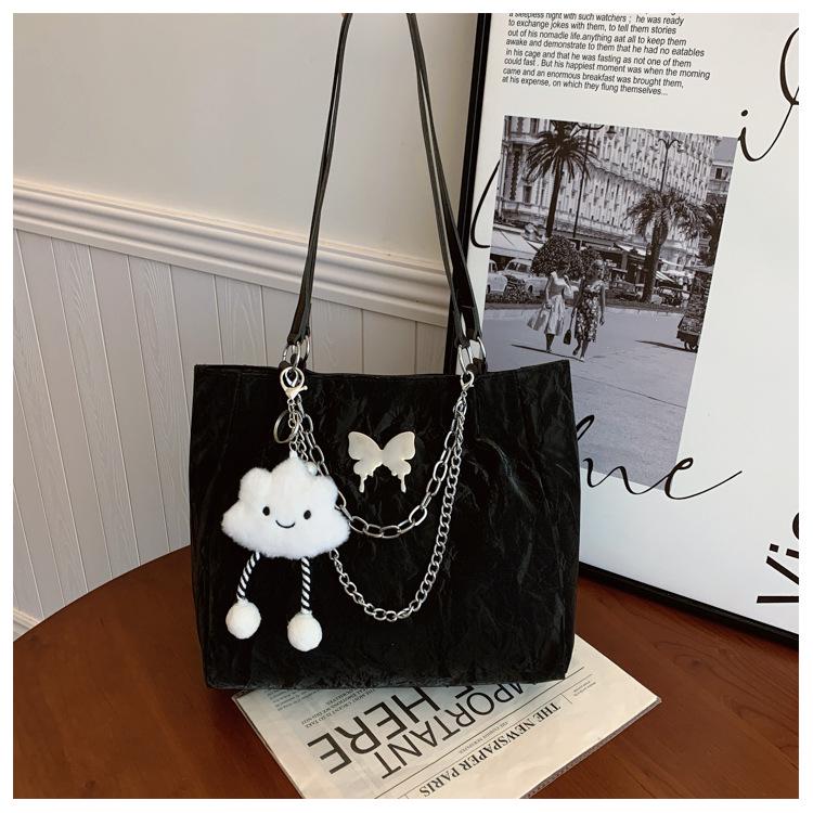 

2024 Модная женская большая сумка-тоут с бабочкой: Универсальная, вместительная одноплечевая сумка для тех, кто ездит на работу. Without Pendant чёрный
