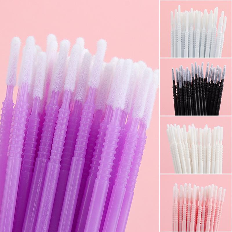 Disposable Eyelash & Makeup Brush Set: Long Cotton Swabs & Threaded Brushes for Eyelash Cleaning, Eyeshadow, and Eyeliner Application.