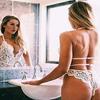Sexy bodysuit for kvinner Gjennomsiktig blonder Skinny Lavt utsnitt V-hals Ryggløs Ermeløs Uthult blomsterbroderi Justerbare stropper Ensfarget bryllupsreise