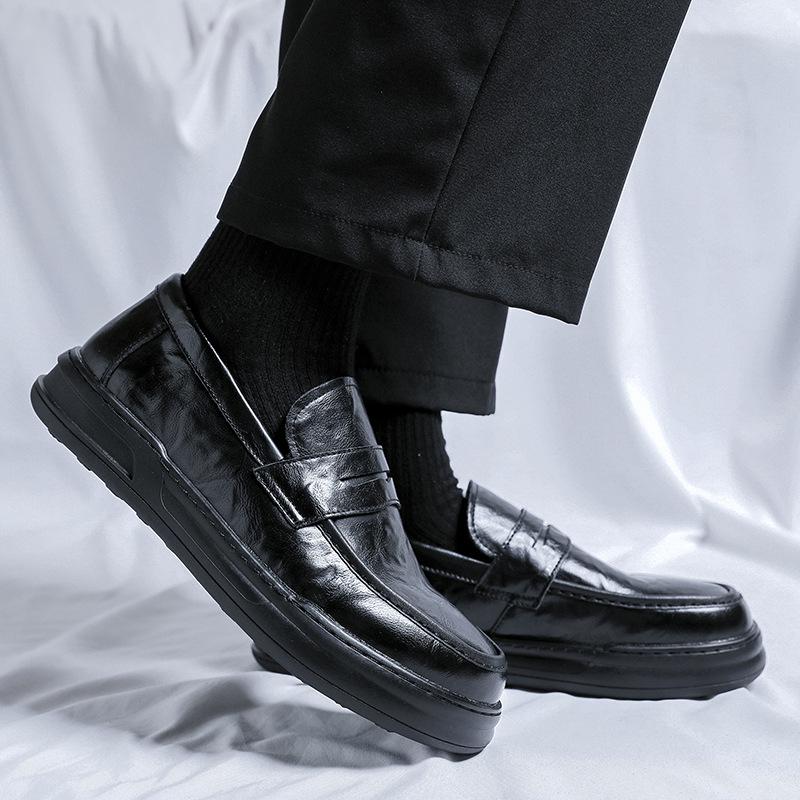 Chaussures d'affaires japonaises à semelles épaisses et à tête large rehaussées 2024 nouvelles chaussures décontractées tendance à enfiler 85999-T