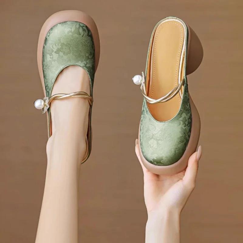 

Модные шлепанцы на среднем квадратном каблуке, современные, летние, для улицы, женская обувь на распродаже 2024, модные неглубокие однотонные этнические женские шлепанцы 40