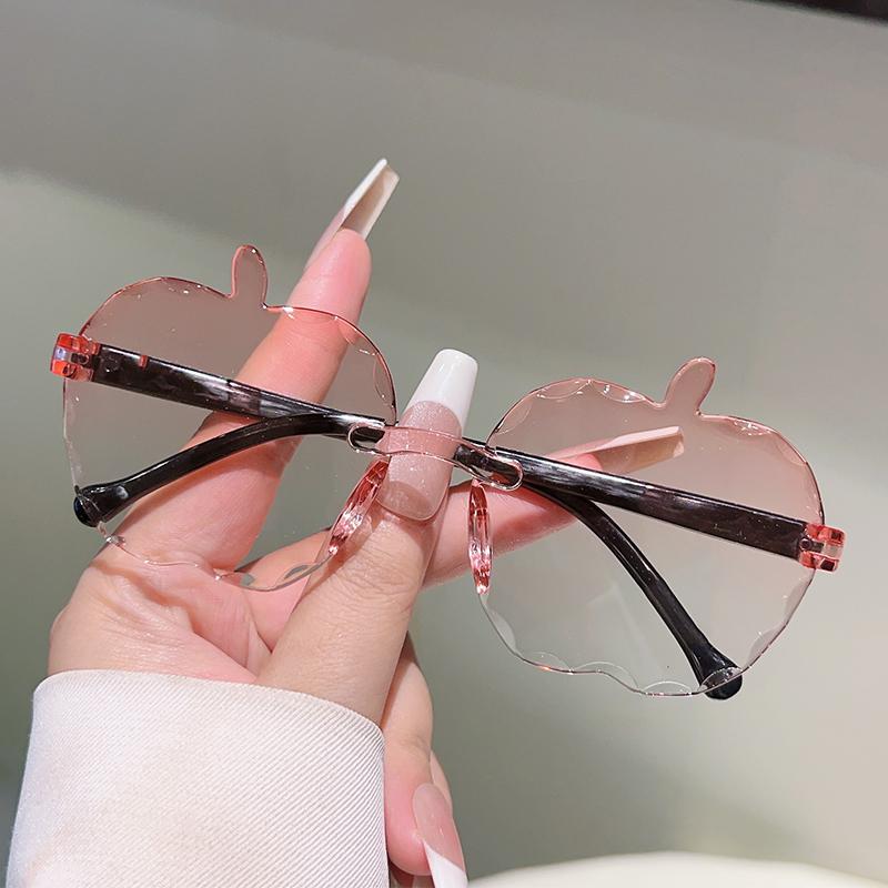 

1/6 Pcs Rimless Cute Kids Sunglasses New Fruit Shaped Decor Shades for Children Ins Trendy Gradient Multi-color Sun Glasses