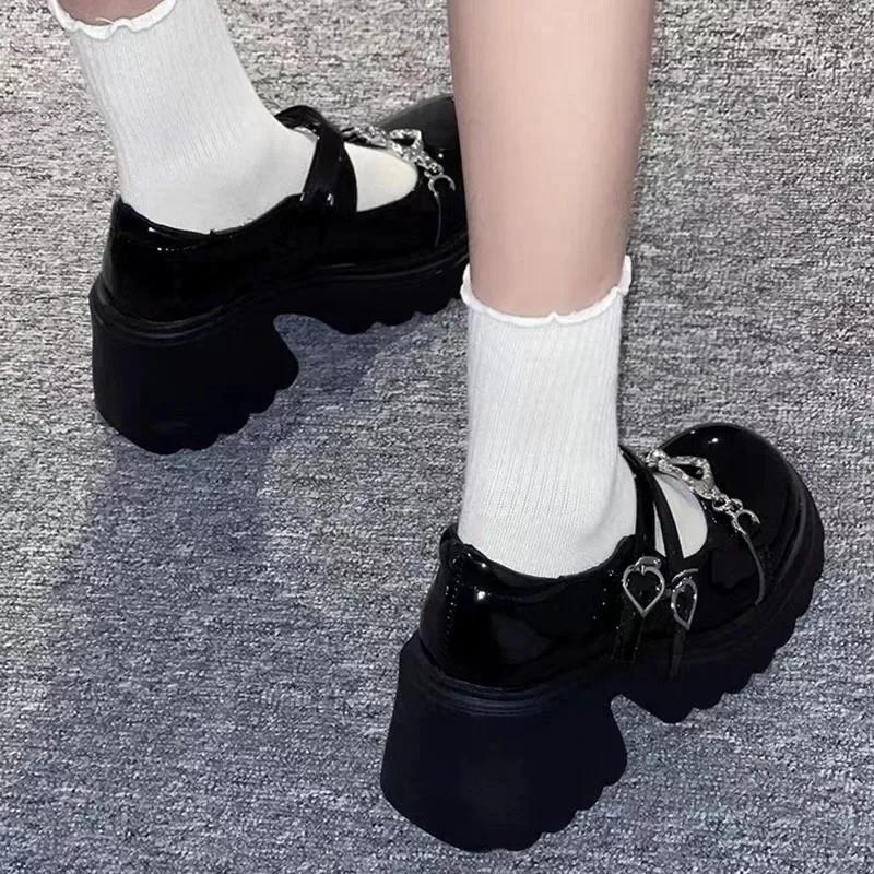 Fashion Sweet Heart-Shaped Buckle Lolita Shoes Women Patent Leather Platform Mary Janes Woman Metal Decoration Chunky Heels Pumps
