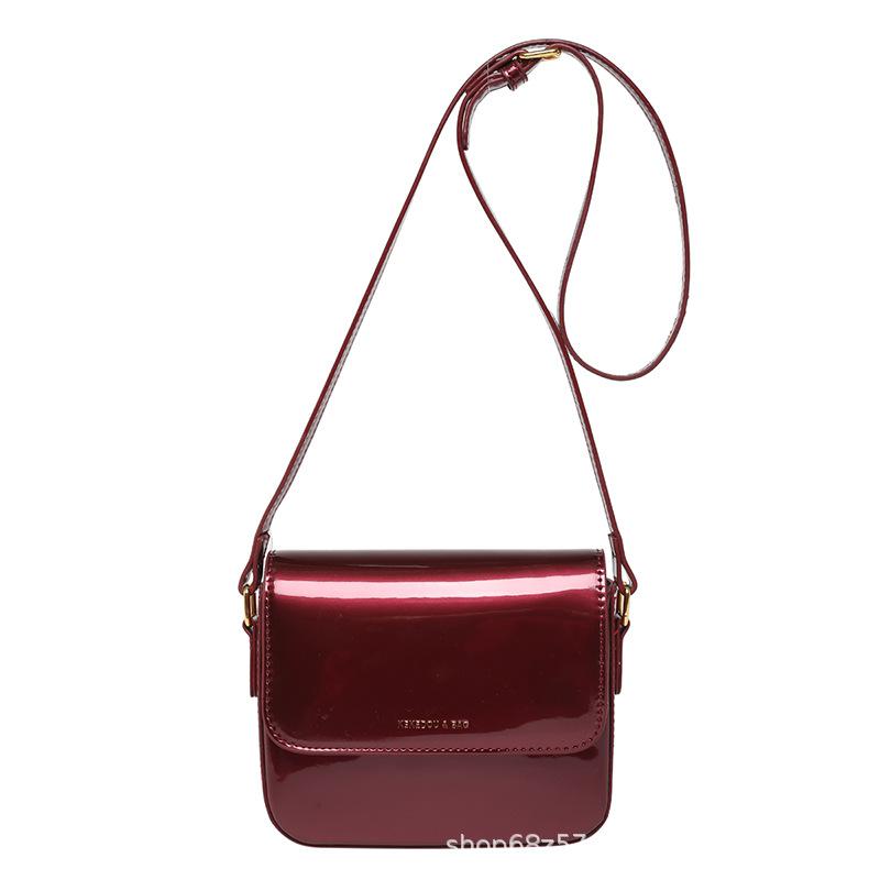 Premium texture retro niche bag 2025 new patent leather women's bag popular messenger bag single shoulder armpit bag